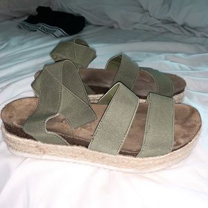 Platform elastic sandals
